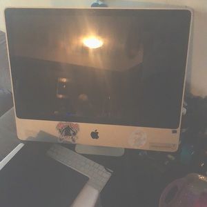 iMac for sale comes with power cord wireless keyboard and wireless mouse